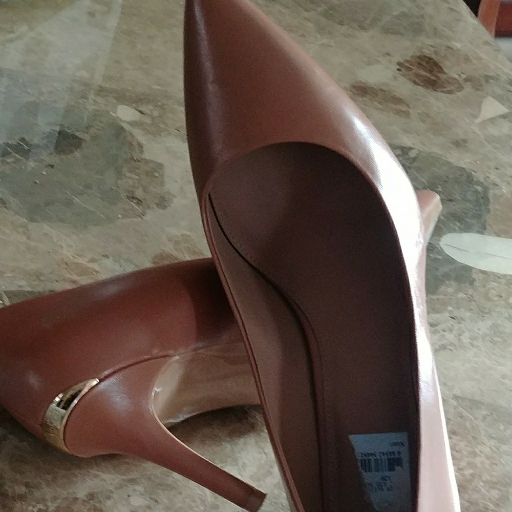 Shoes - Picture 2 of 4
